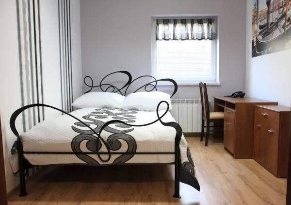 Leo Hostel بوزنان الغرفة الصورة