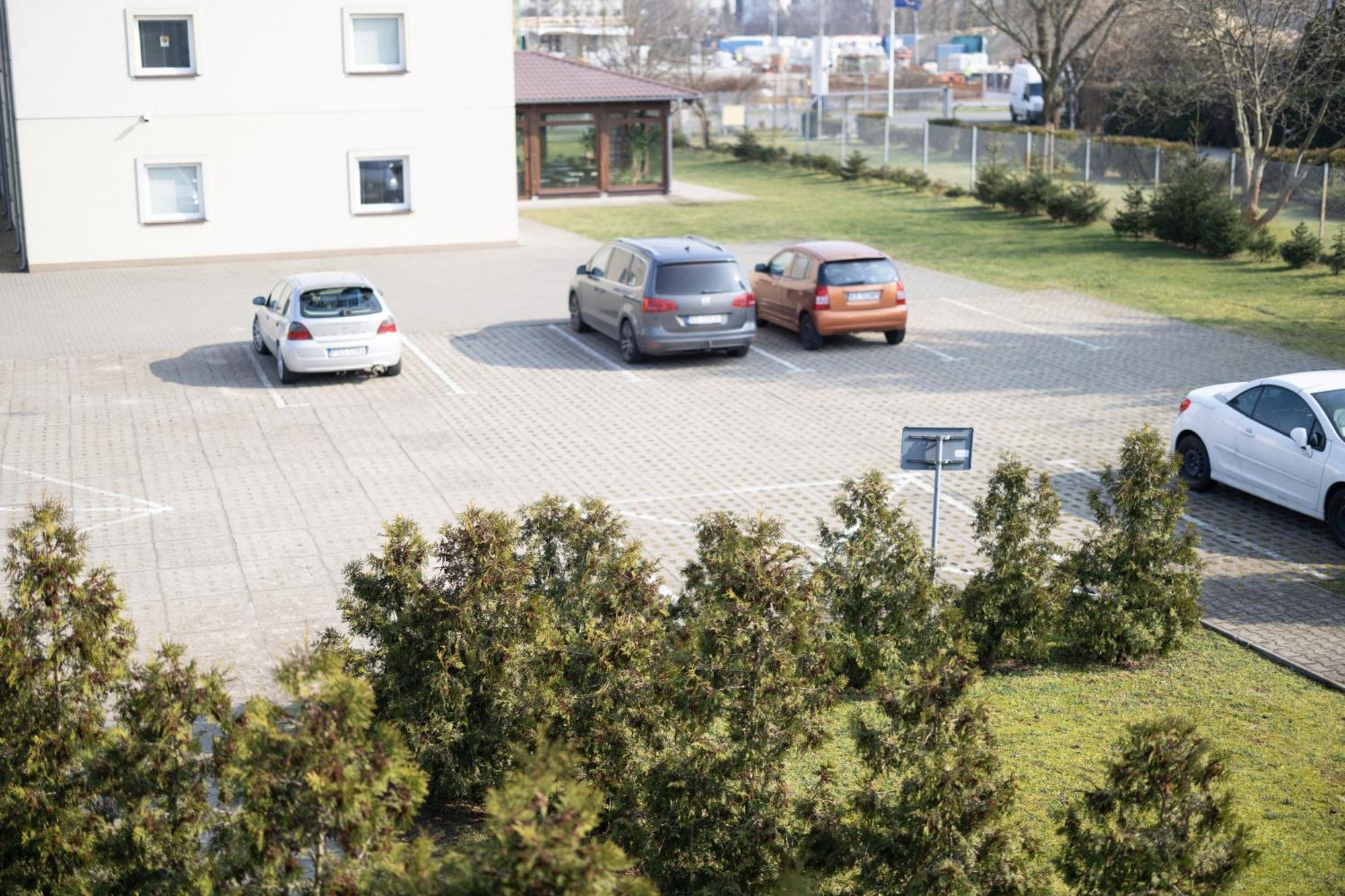 Leo Hostel بوزنان المظهر الخارجي الصورة