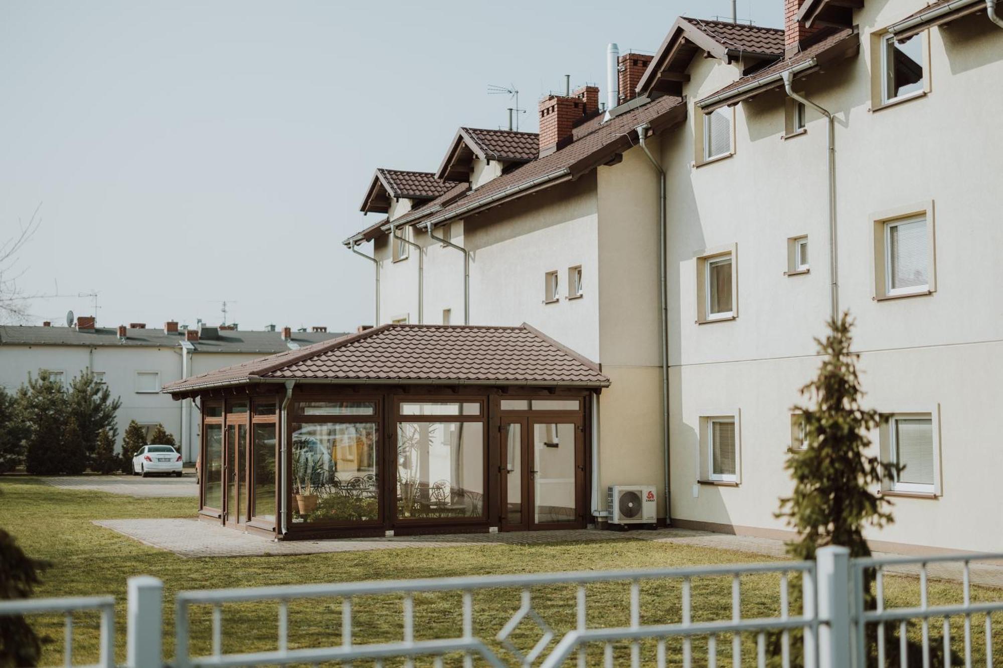 Leo Hostel بوزنان المظهر الخارجي الصورة