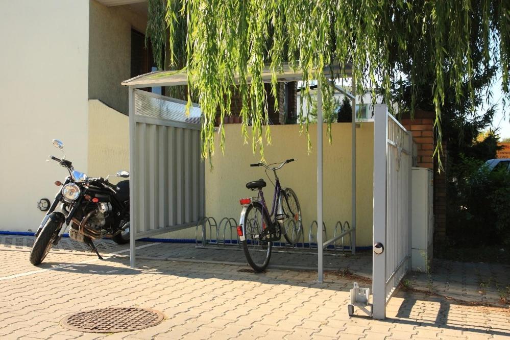 Leo Hostel بوزنان المظهر الخارجي الصورة